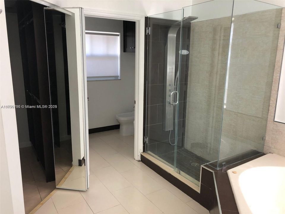 For Rent: $5,900 (4 beds, 4 baths, 3154 Square Feet)