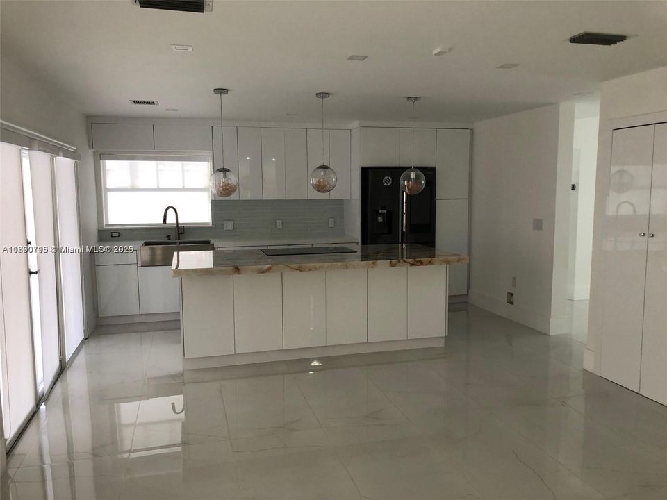 For Rent: $5,900 (4 beds, 4 baths, 3154 Square Feet)