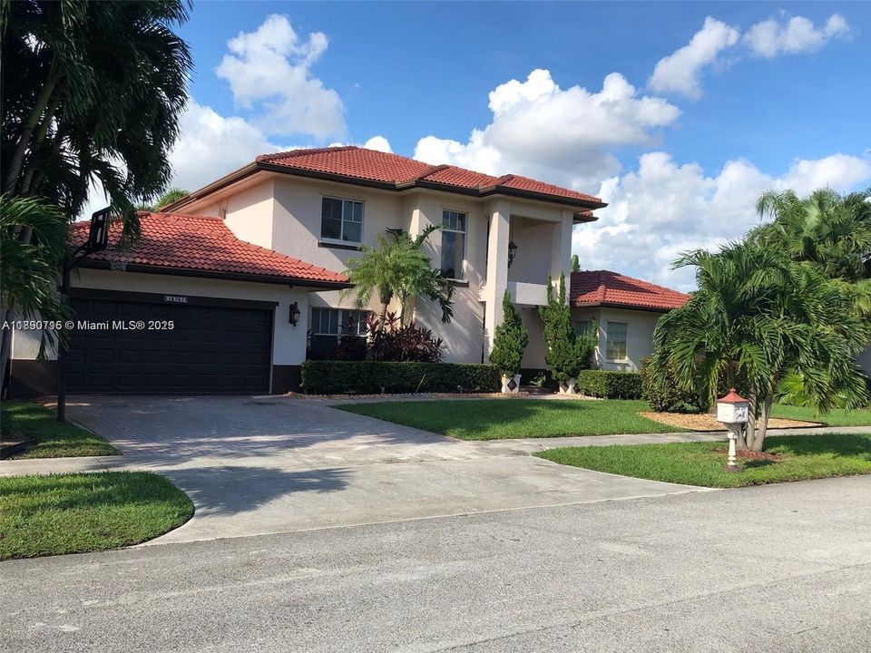 For Rent: $5,900 (4 beds, 4 baths, 3154 Square Feet)