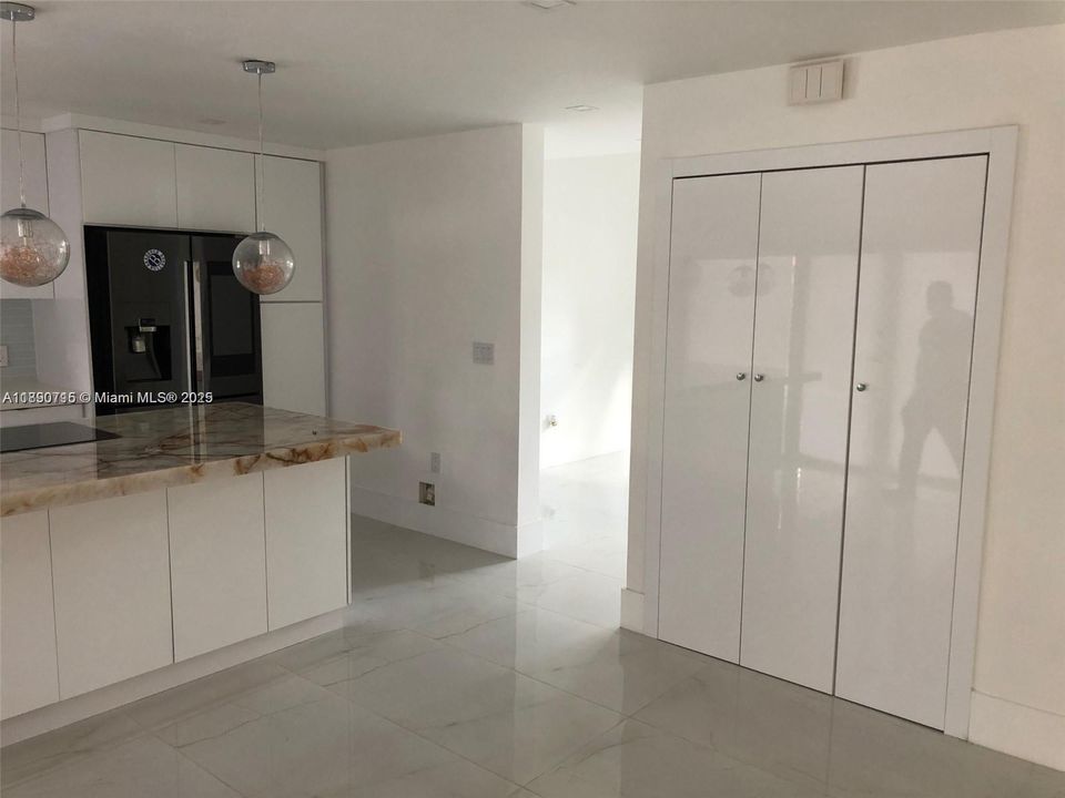 For Rent: $5,900 (4 beds, 4 baths, 3154 Square Feet)