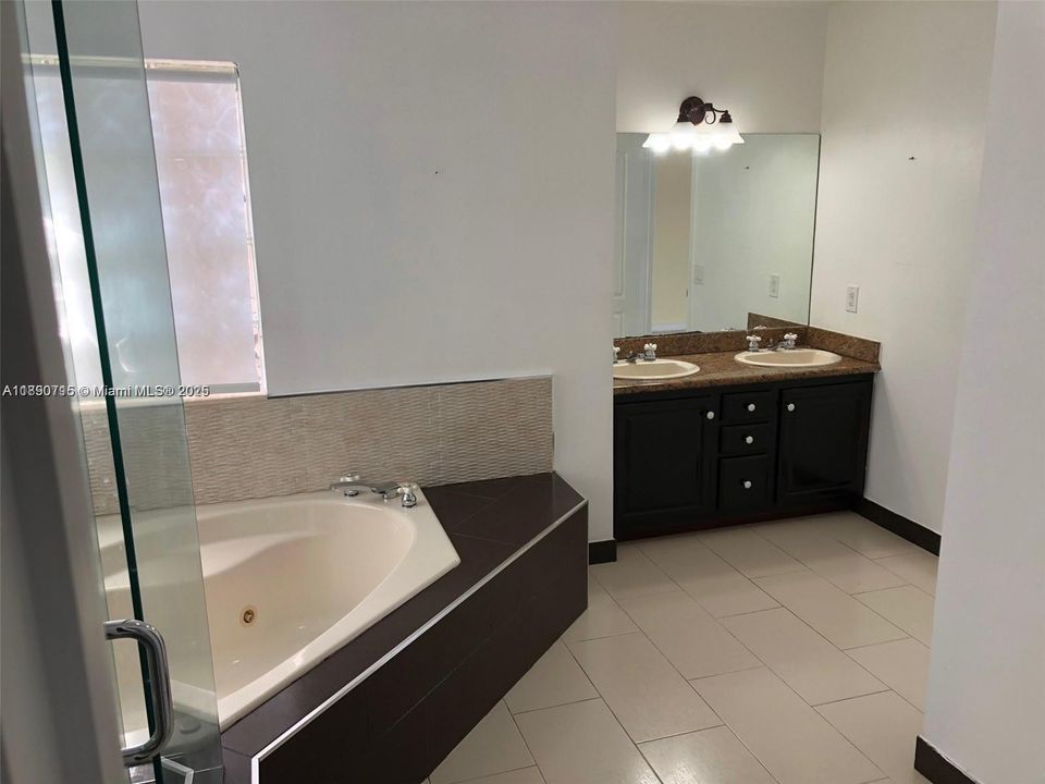 For Rent: $5,900 (4 beds, 4 baths, 3154 Square Feet)