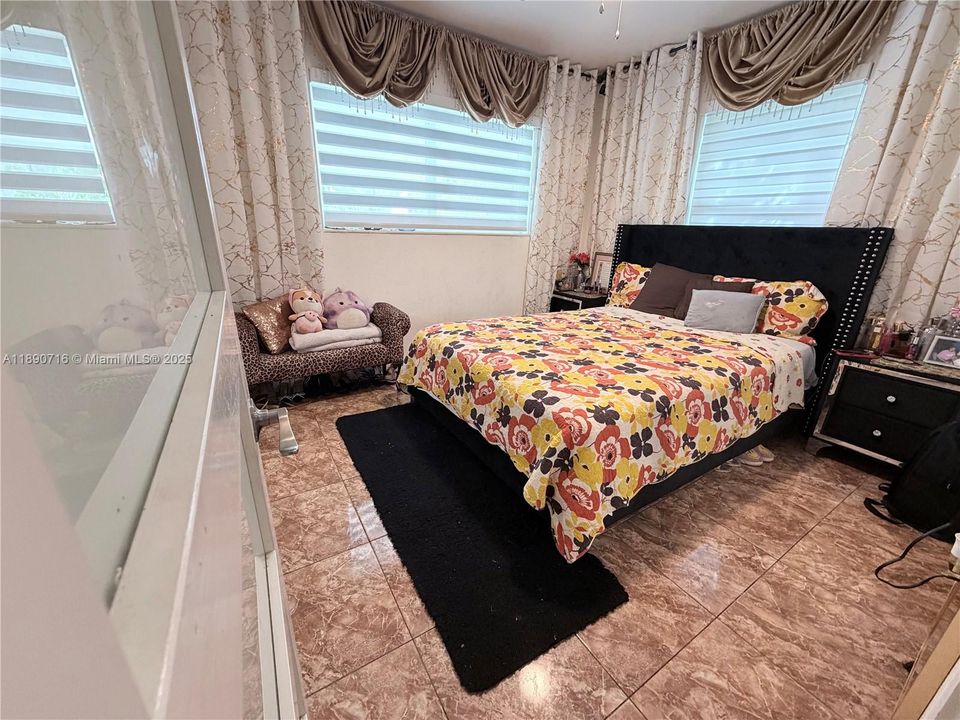 Под контрактом: $3,500 (3 спален, 2 ванн, 1589 Квадратных фут)