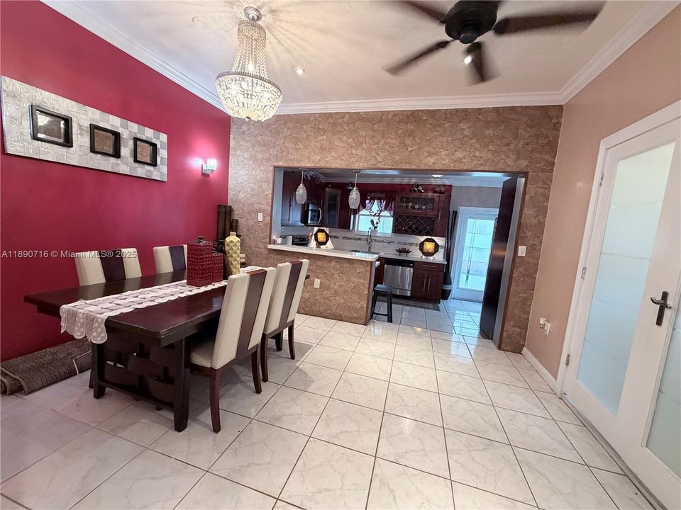 Под контрактом: $3,500 (3 спален, 2 ванн, 1589 Квадратных фут)