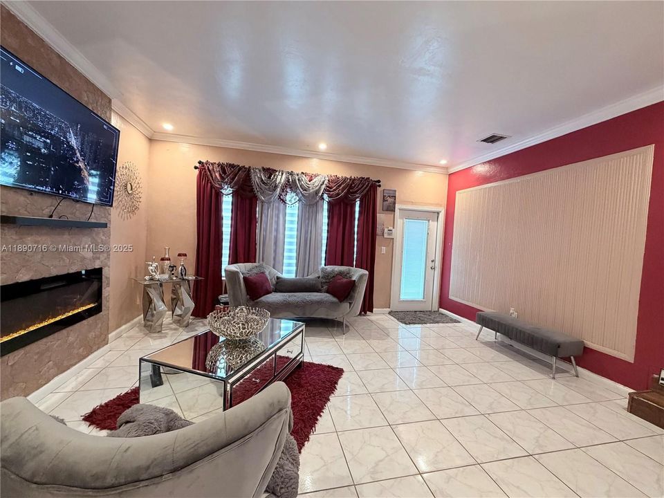 Под контрактом: $3,500 (3 спален, 2 ванн, 1589 Квадратных фут)