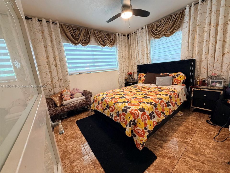 Под контрактом: $3,500 (3 спален, 2 ванн, 1589 Квадратных фут)