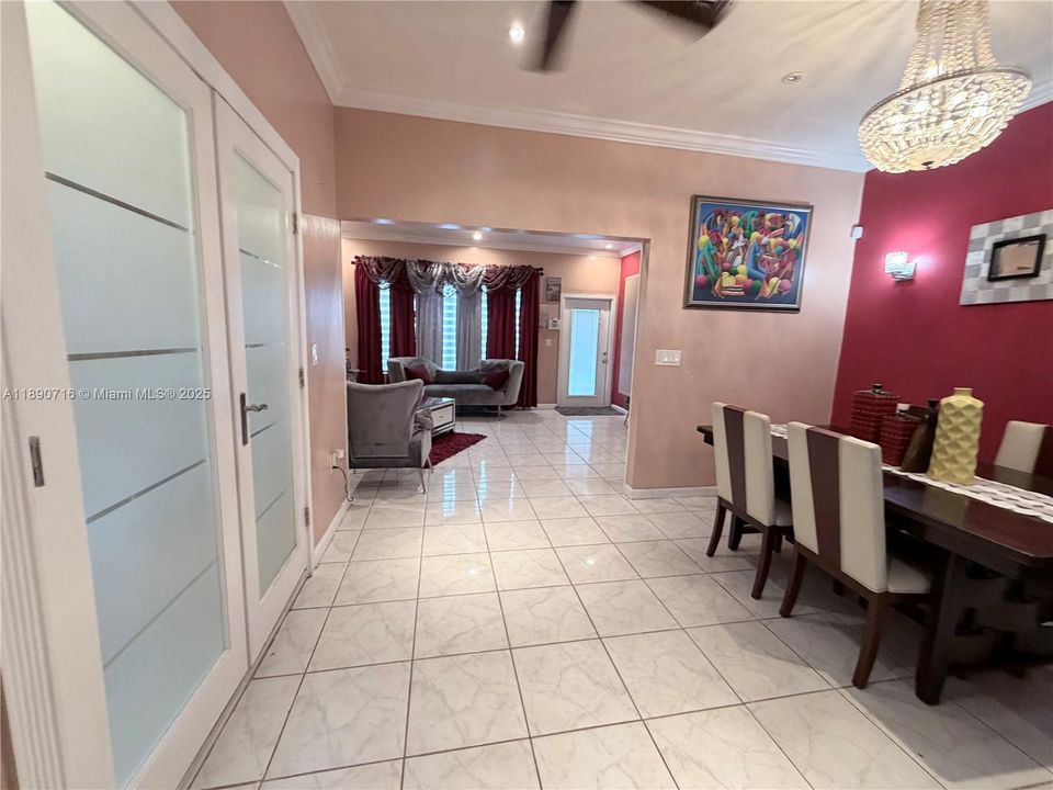 Под контрактом: $3,500 (3 спален, 2 ванн, 1589 Квадратных фут)