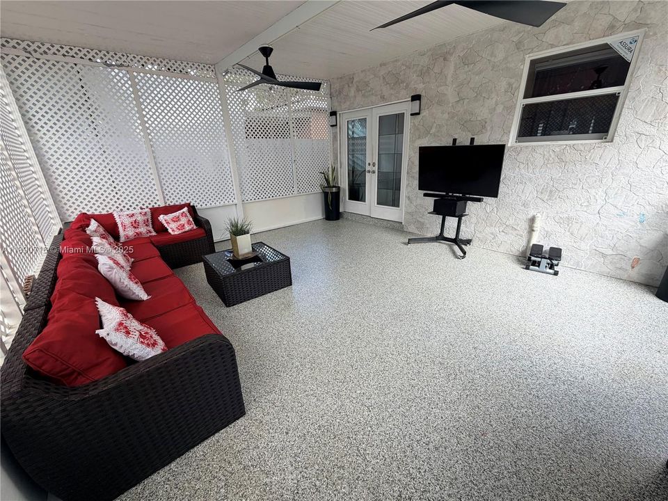 Под контрактом: $3,500 (3 спален, 2 ванн, 1589 Квадратных фут)