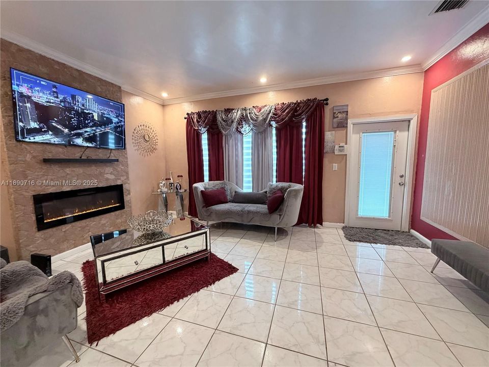 Под контрактом: $3,500 (3 спален, 2 ванн, 1589 Квадратных фут)