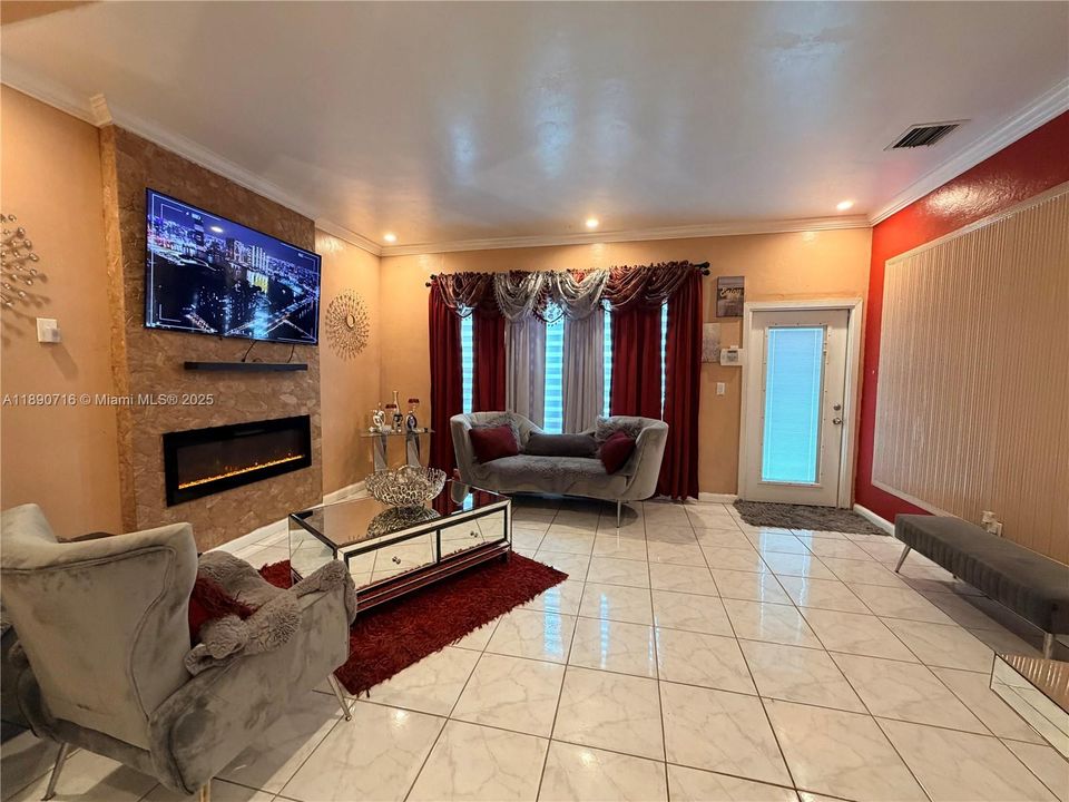 Под контрактом: $3,500 (3 спален, 2 ванн, 1589 Квадратных фут)