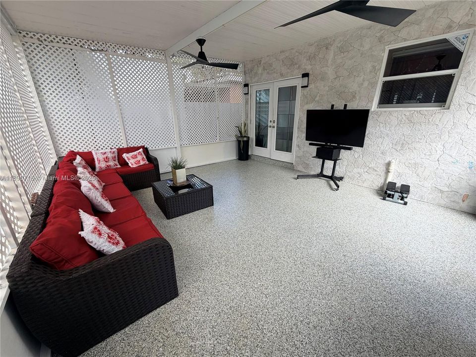 Под контрактом: $3,500 (3 спален, 2 ванн, 1589 Квадратных фут)