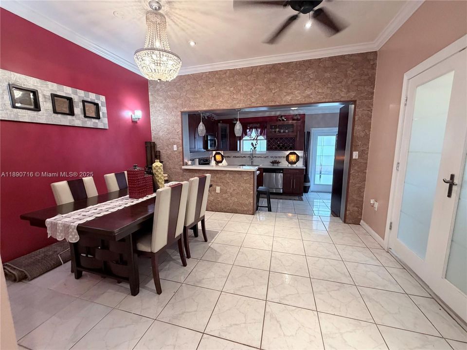 Под контрактом: $3,500 (3 спален, 2 ванн, 1589 Квадратных фут)