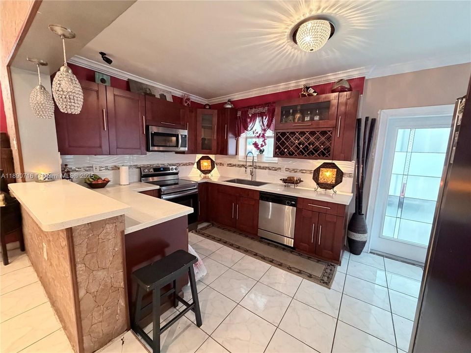 Под контрактом: $3,500 (3 спален, 2 ванн, 1589 Квадратных фут)