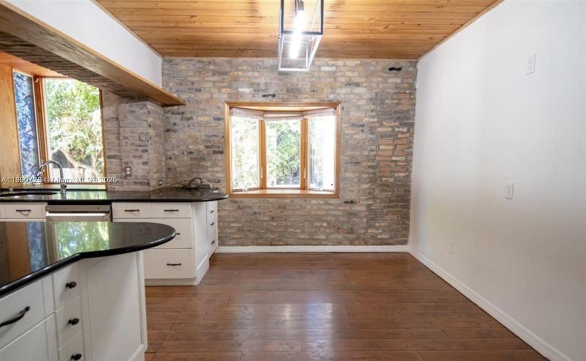 На продажу: $2,099,000 (4 спален, 3 ванн, 2338 Квадратных фут)