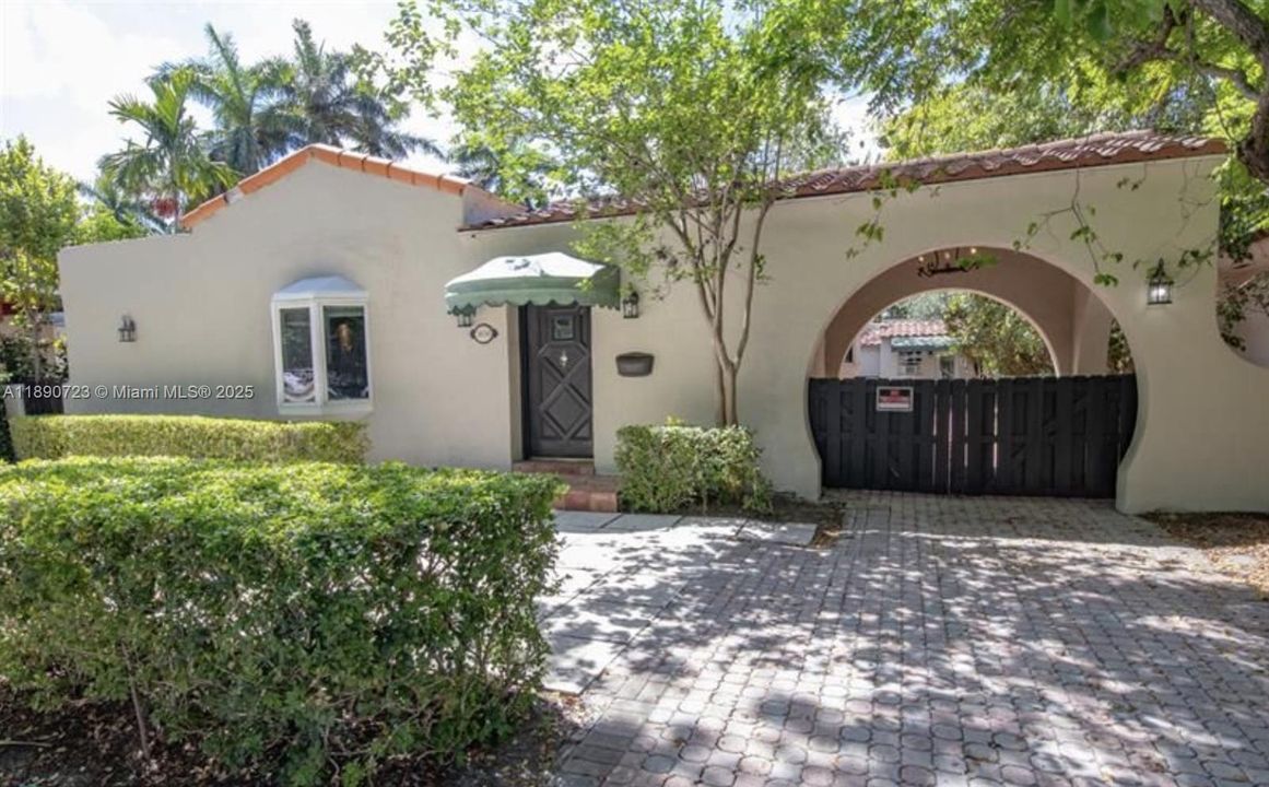 На продажу: $2,099,000 (4 спален, 3 ванн, 2338 Квадратных фут)