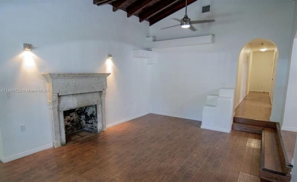 На продажу: $2,099,000 (4 спален, 3 ванн, 2338 Квадратных фут)