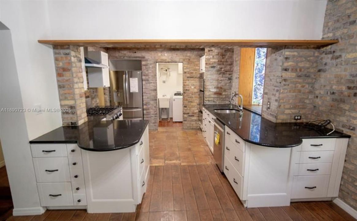 На продажу: $2,099,000 (4 спален, 3 ванн, 2338 Квадратных фут)