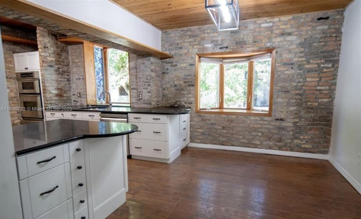 На продажу: $2,099,000 (4 спален, 3 ванн, 2338 Квадратных фут)