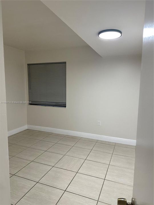 合同活跃: $2,600 (3 贝兹, 2 浴室, 1240 平方英尺)