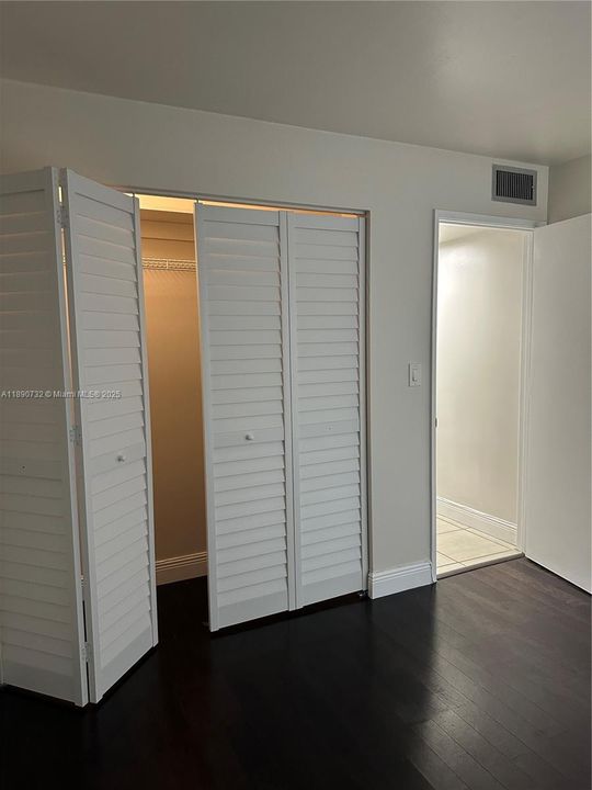 合同活跃: $2,600 (3 贝兹, 2 浴室, 1240 平方英尺)