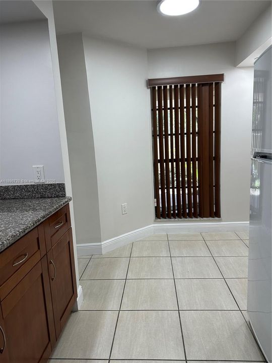 合同活跃: $2,600 (3 贝兹, 2 浴室, 1240 平方英尺)