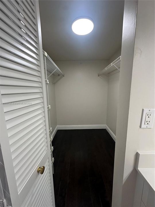 合同活跃: $2,600 (3 贝兹, 2 浴室, 1240 平方英尺)