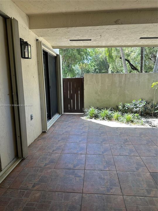 合同活跃: $2,600 (3 贝兹, 2 浴室, 1240 平方英尺)