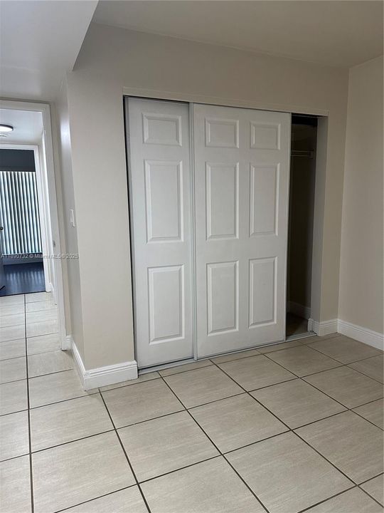 合同活跃: $2,600 (3 贝兹, 2 浴室, 1240 平方英尺)