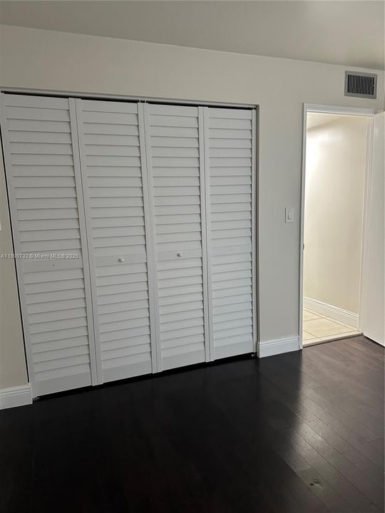 合同活跃: $2,600 (3 贝兹, 2 浴室, 1240 平方英尺)