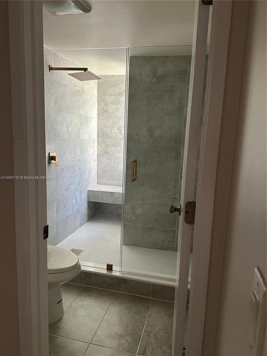 合同活跃: $2,600 (3 贝兹, 2 浴室, 1240 平方英尺)