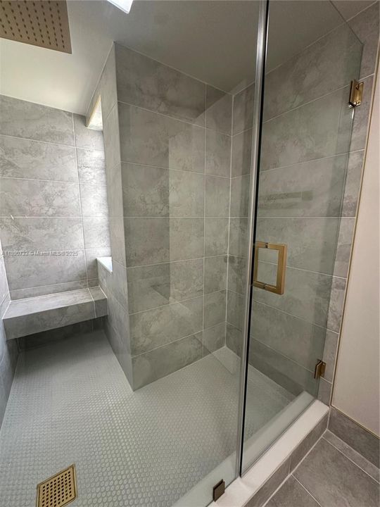 合同活跃: $2,600 (3 贝兹, 2 浴室, 1240 平方英尺)