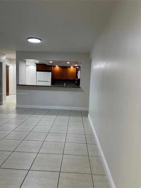 合同活跃: $2,600 (3 贝兹, 2 浴室, 1240 平方英尺)