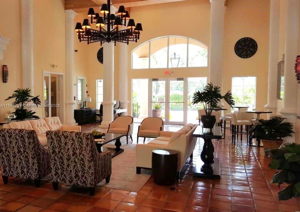 Recently Rented: $1,900 (1 beds, 1 baths, 690 Square Feet)