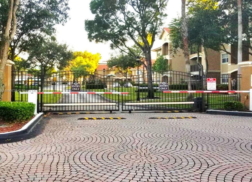 Recently Rented: $1,900 (1 beds, 1 baths, 690 Square Feet)