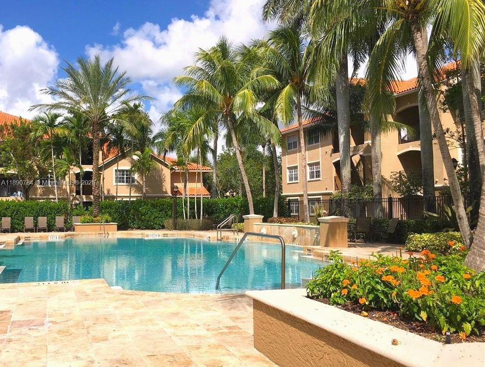 Recently Rented: $1,900 (1 beds, 1 baths, 690 Square Feet)