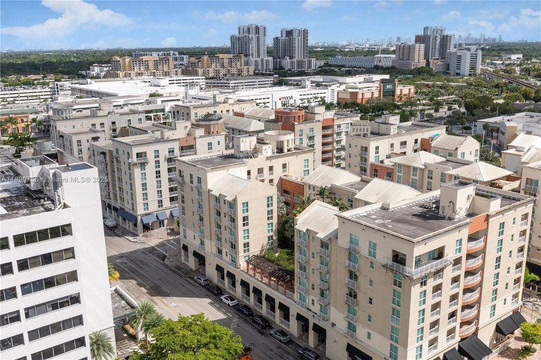 Active With Contract: $285,000 (1 beds, 1 baths, 657 Square Feet)