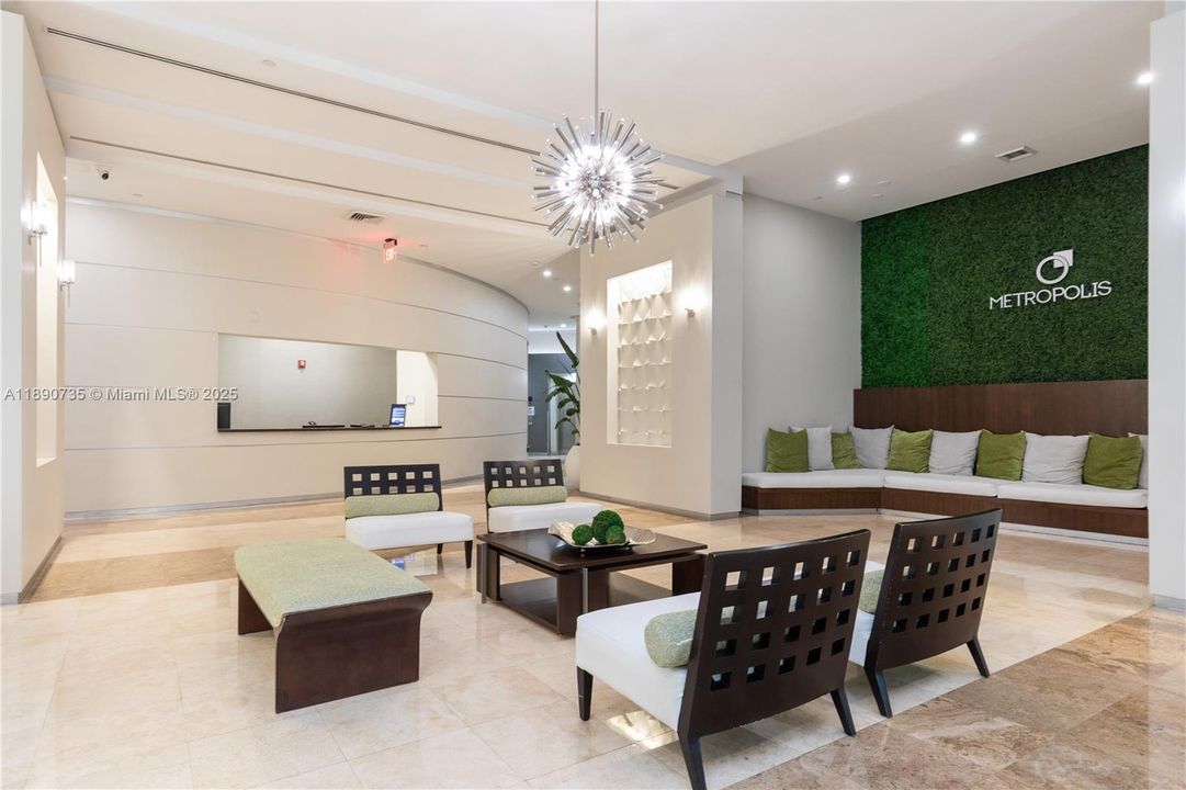 Active With Contract: $285,000 (1 beds, 1 baths, 657 Square Feet)