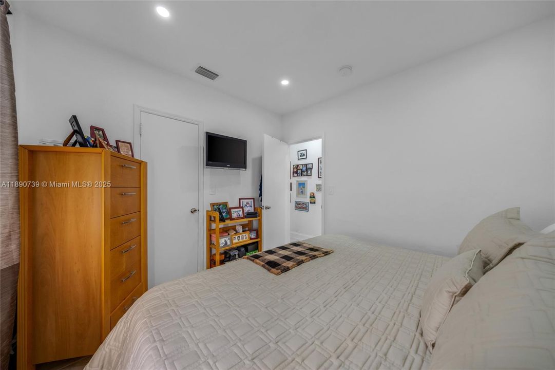 For Sale: $649,000 (3 beds, 2 baths, 1416 Square Feet)