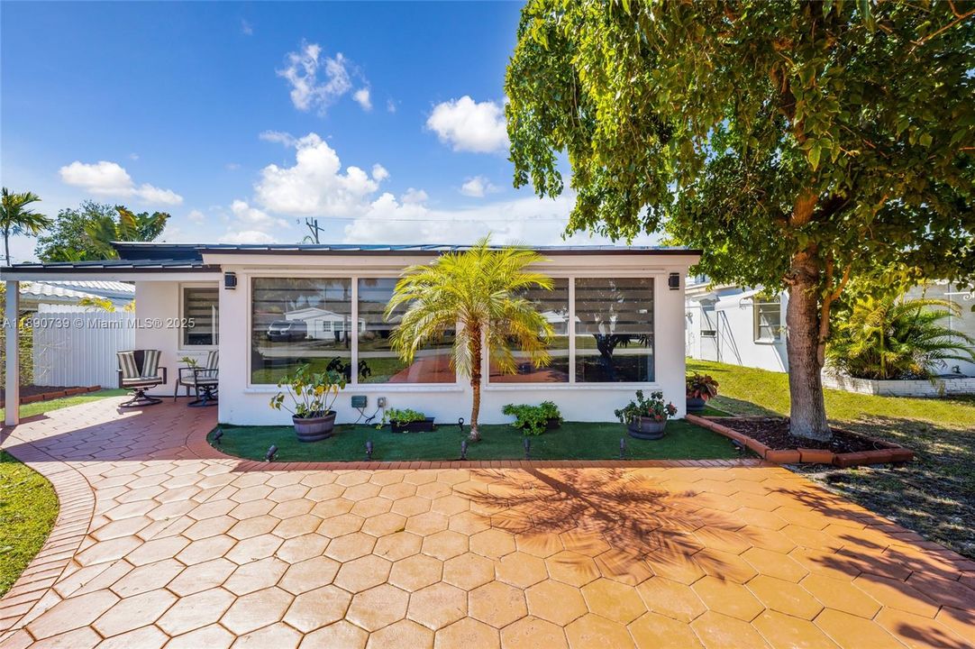 For Sale: $649,000 (3 beds, 2 baths, 1416 Square Feet)