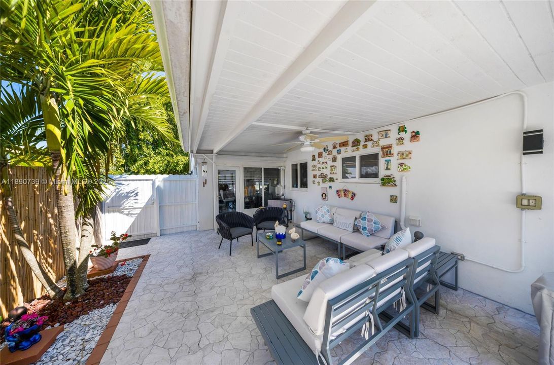 For Sale: $649,000 (3 beds, 2 baths, 1416 Square Feet)