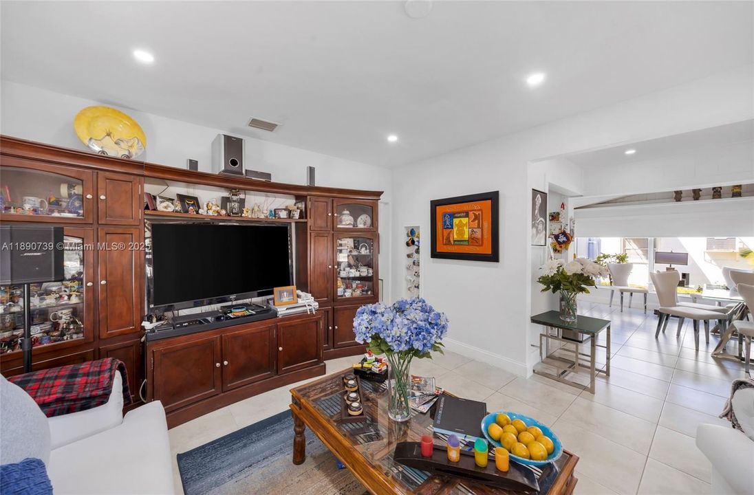 For Sale: $649,000 (3 beds, 2 baths, 1416 Square Feet)