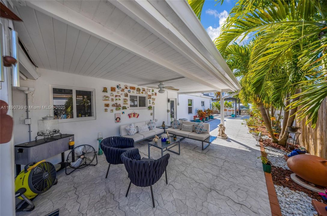 For Sale: $649,000 (3 beds, 2 baths, 1416 Square Feet)