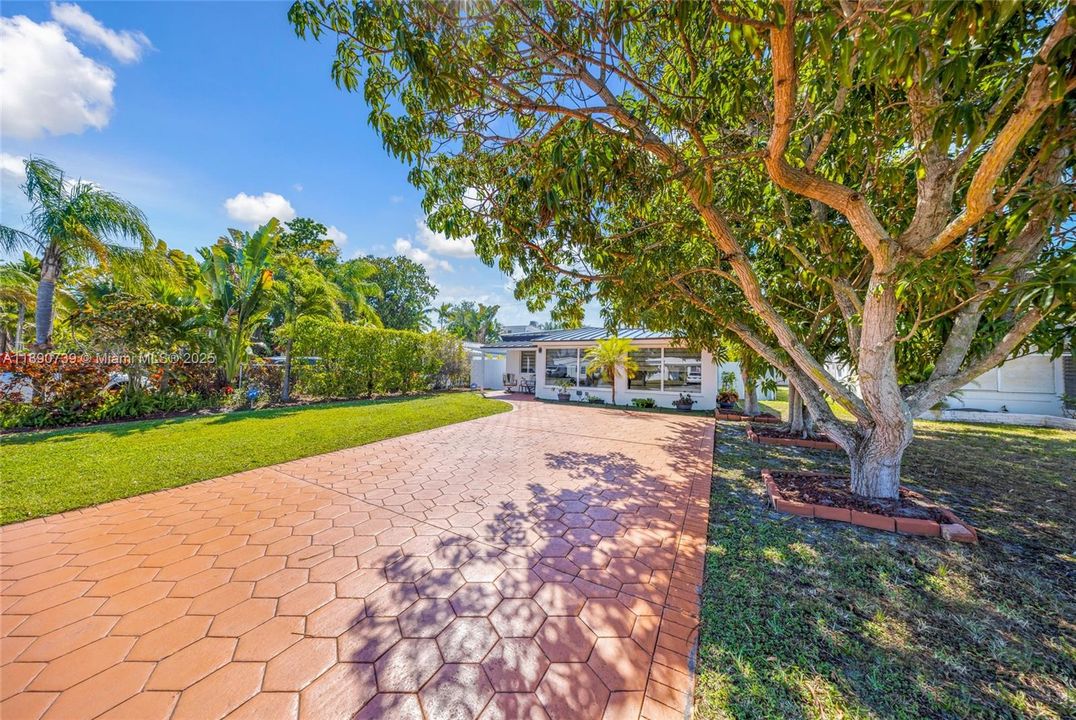 For Sale: $649,000 (3 beds, 2 baths, 1416 Square Feet)