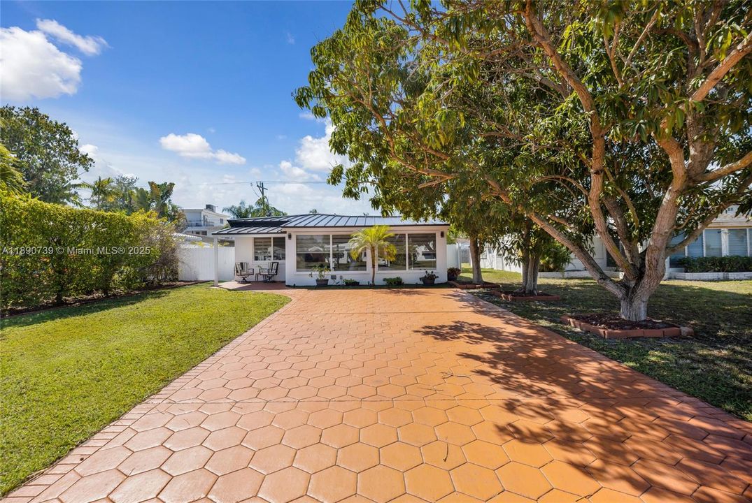 For Sale: $649,000 (3 beds, 2 baths, 1416 Square Feet)