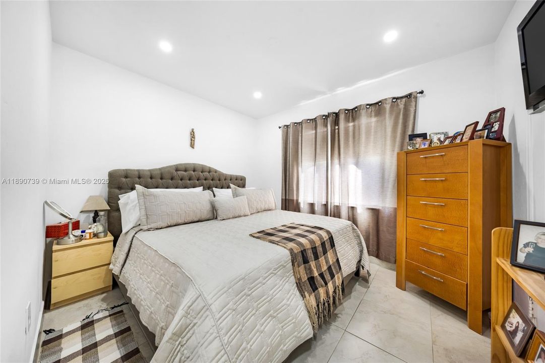 For Sale: $649,000 (3 beds, 2 baths, 1416 Square Feet)