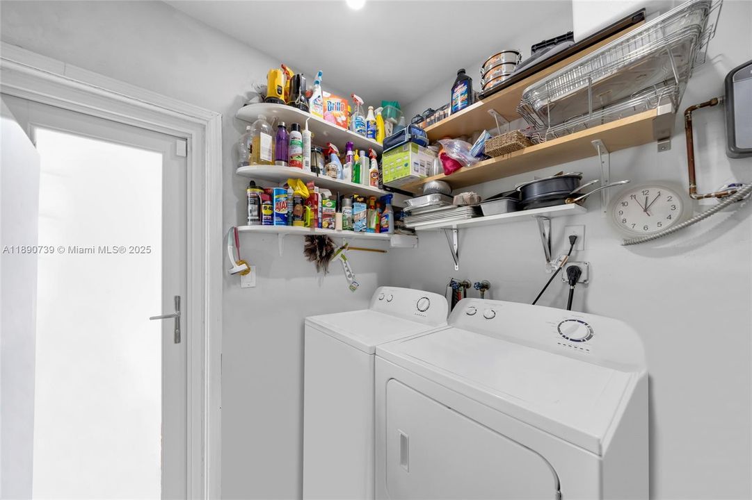 For Sale: $649,000 (3 beds, 2 baths, 1416 Square Feet)