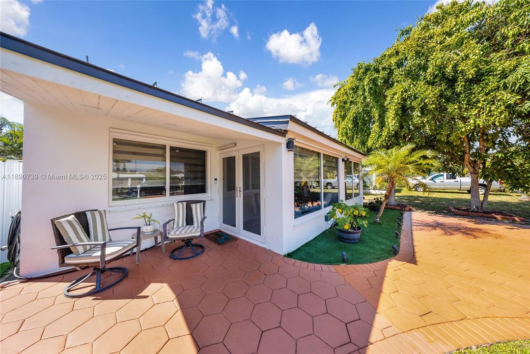 For Sale: $649,000 (3 beds, 2 baths, 1416 Square Feet)