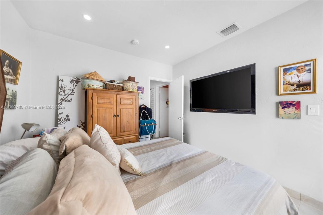 For Sale: $649,000 (3 beds, 2 baths, 1416 Square Feet)