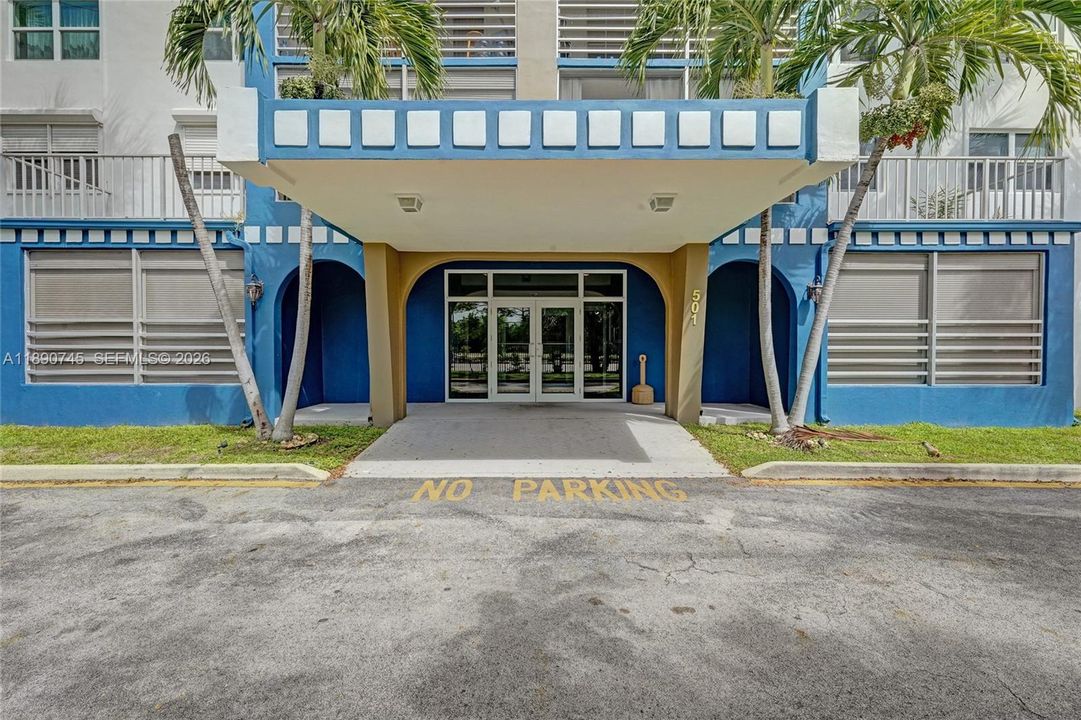 Active With Contract: $219,000 (2 beds, 2 baths, 1070 Square Feet)