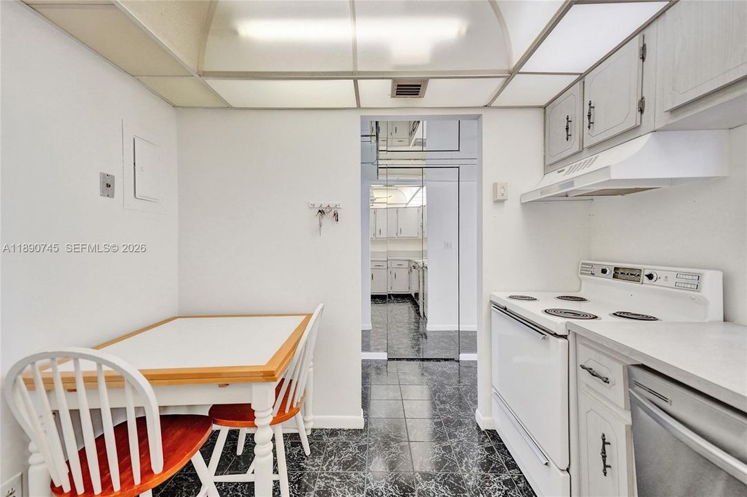 Active With Contract: $219,000 (2 beds, 2 baths, 1070 Square Feet)
