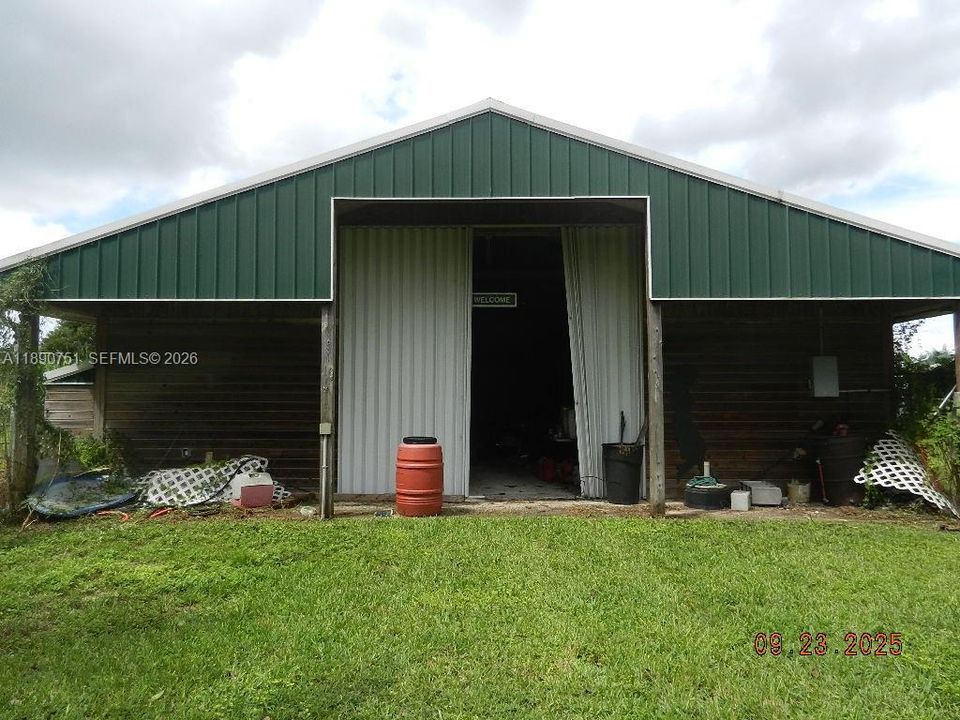 BARN